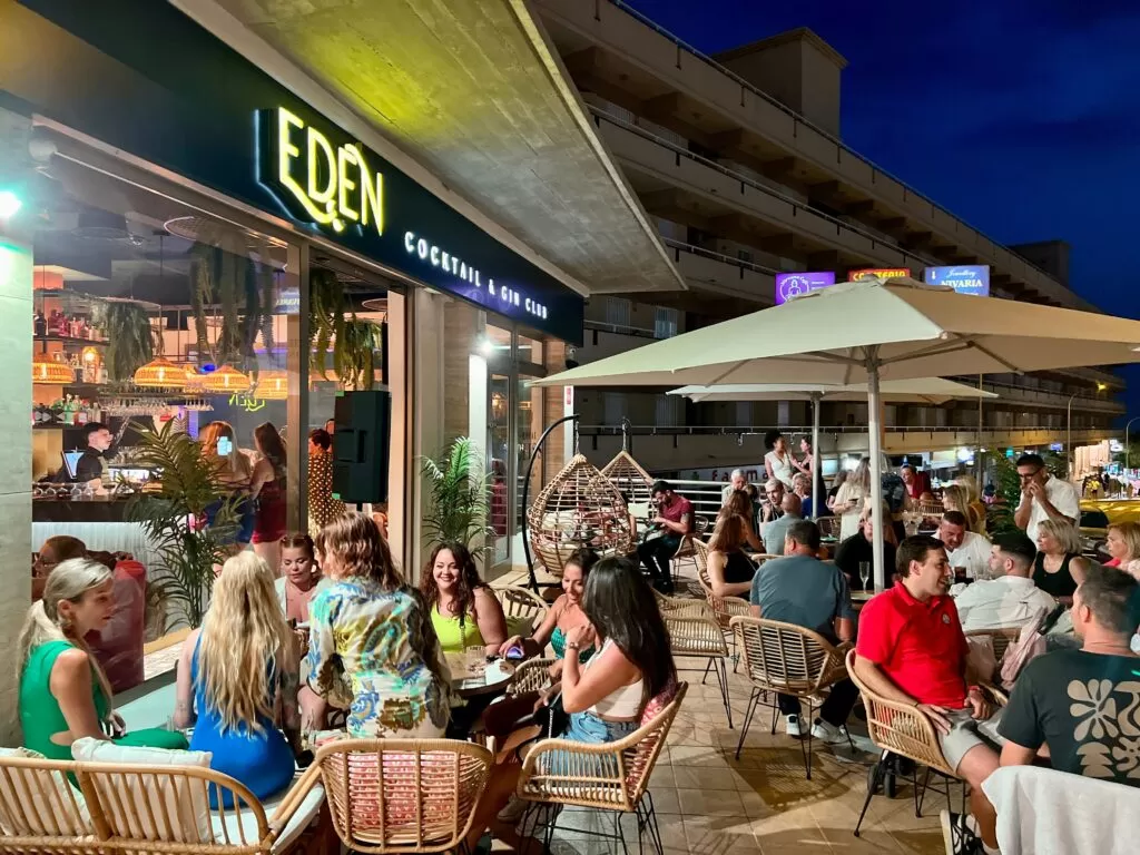 Eden Cocktail & Gin Club, Callao Salvaje at night